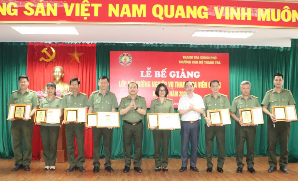 Bế giảng lớp Bồi dưỡng nghiệp vụ Thanh tra viên chính Khóa 13 năm 2022
