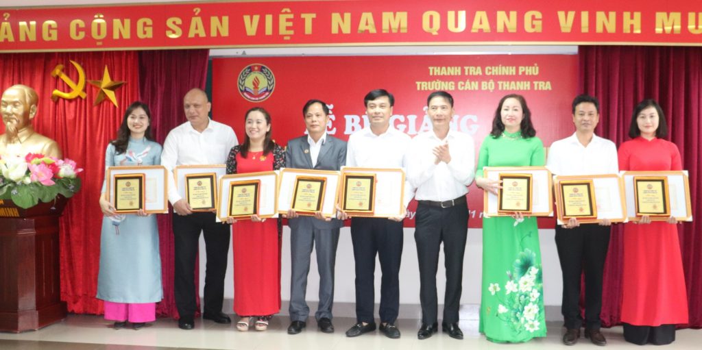 Bế giảng lớp Bồi dưỡng nghiệp vụ Thanh tra viên chính Khóa 14 năm 2022