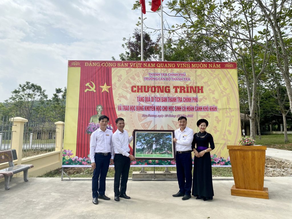 Trường Cán bộ Thanh tra thăm và dâng hương tại Di tích Ban Thanh tra Chính phủ, thuộc quần thể di tích Văn phòng Chủ tịch phủ – Thủ tướng phủ tại thôn Lập Bình, xã Bình Yên, huyện Sơn Dương, tỉnh Tuyên Quang