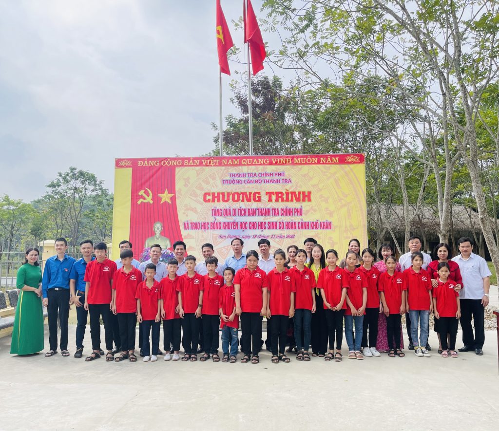 Trường Cán bộ Thanh tra thăm và dâng hương tại Di tích Ban Thanh tra Chính phủ, thuộc quần thể di tích Văn phòng Chủ tịch phủ – Thủ tướng phủ tại thôn Lập Bình, xã Bình Yên, huyện Sơn Dương, tỉnh Tuyên Quang