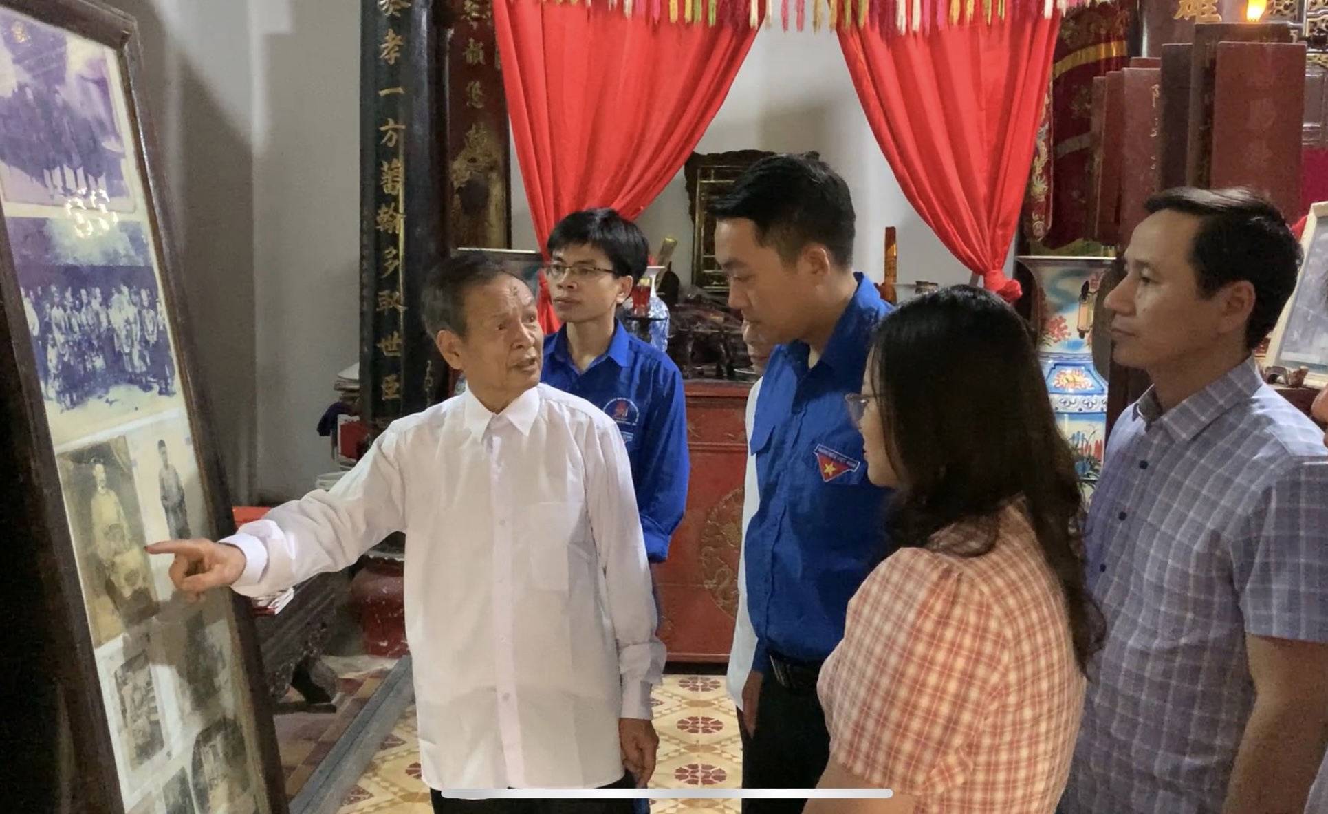 Đoàn Thanh niên Cơ quan Thanh tra Chính phủ dâng hương tại Khu tưởng niệm Cụ Bùi Bằng Đoàn