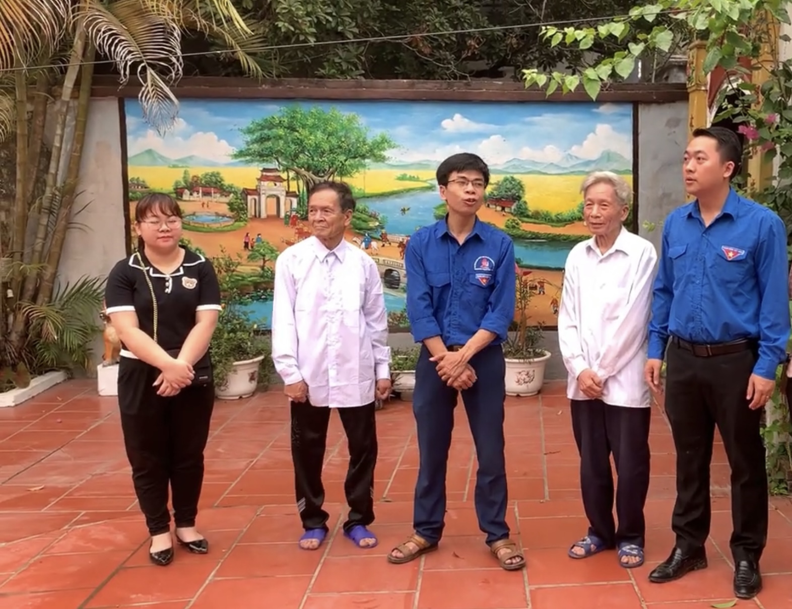 Đoàn Thanh niên Cơ quan Thanh tra Chính phủ dâng hương tại Khu tưởng niệm Cụ Bùi Bằng Đoàn