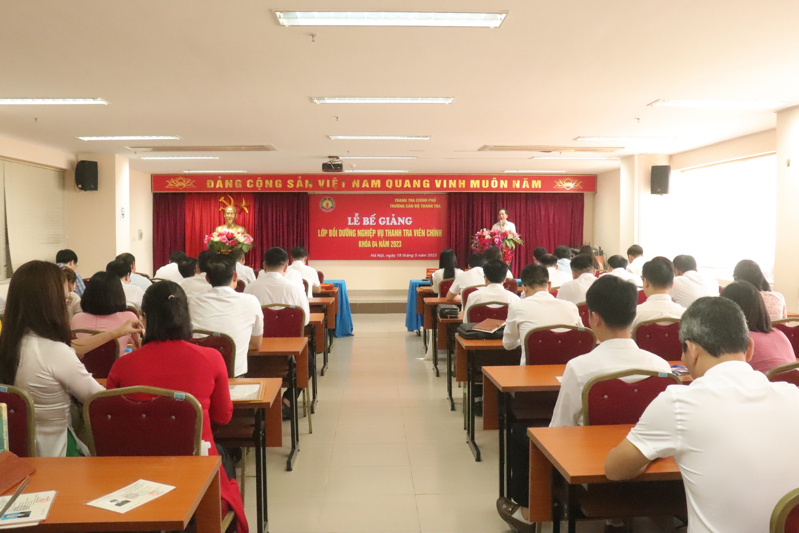 Bế giảng lớp Bồi dưỡng nghiệp vụ Thanh tra viên chính Khóa 04 năm 2023