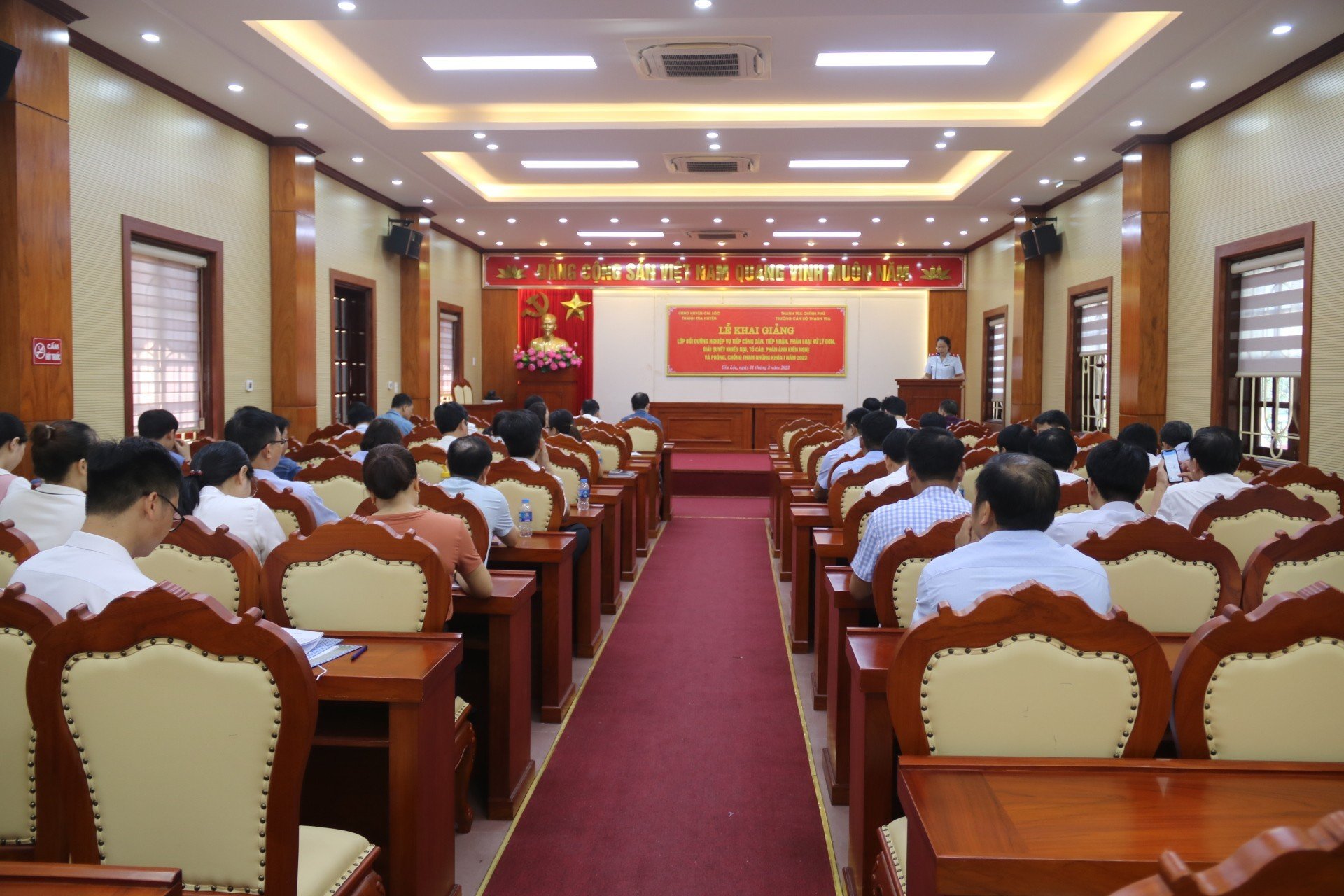 Gần 60 học viên tham dự lớp Bồi dưỡng kỹ năng, nghiệp vụ tiếp công dân, tiếp nhận, phân loại xử lý đơn, giải quyết khiếu nại, tố cáo, phản ánh kiến nghị và phòng chống tham nhũng khóa 01 năm 2023 tại huyện Gia Lộc, tỉnh Hải Dương