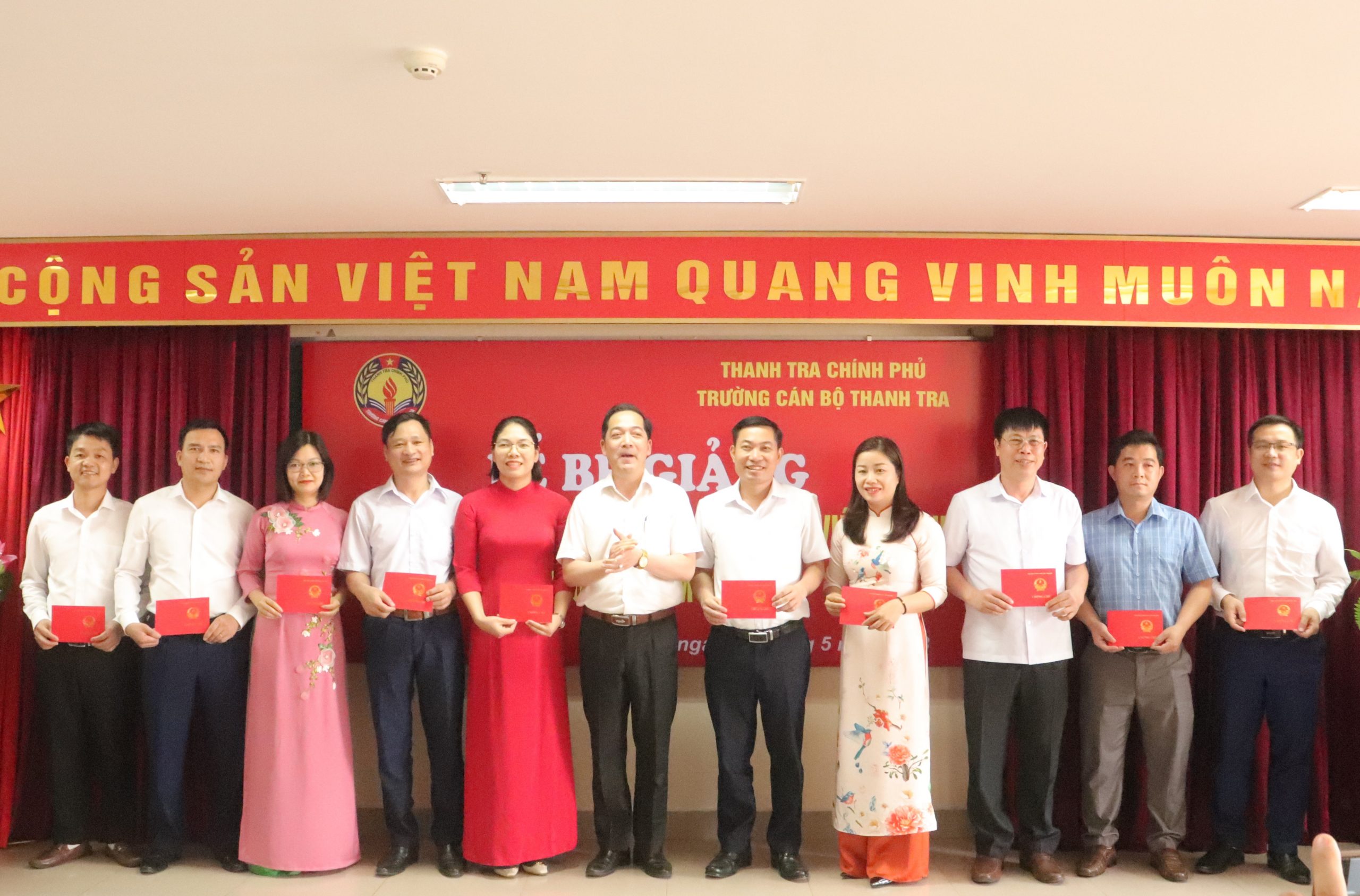 Bế giảng lớp Bồi dưỡng nghiệp vụ Thanh tra viên chính Khóa 04 năm 2023