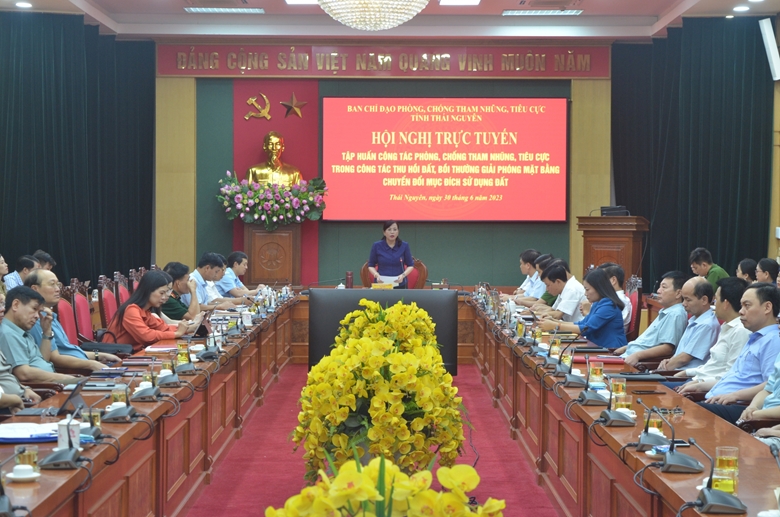 Gần 1.800 người dự tập huấn về phòng, chống tham nhũng, tiêu cực trong lĩnh vực đất đai