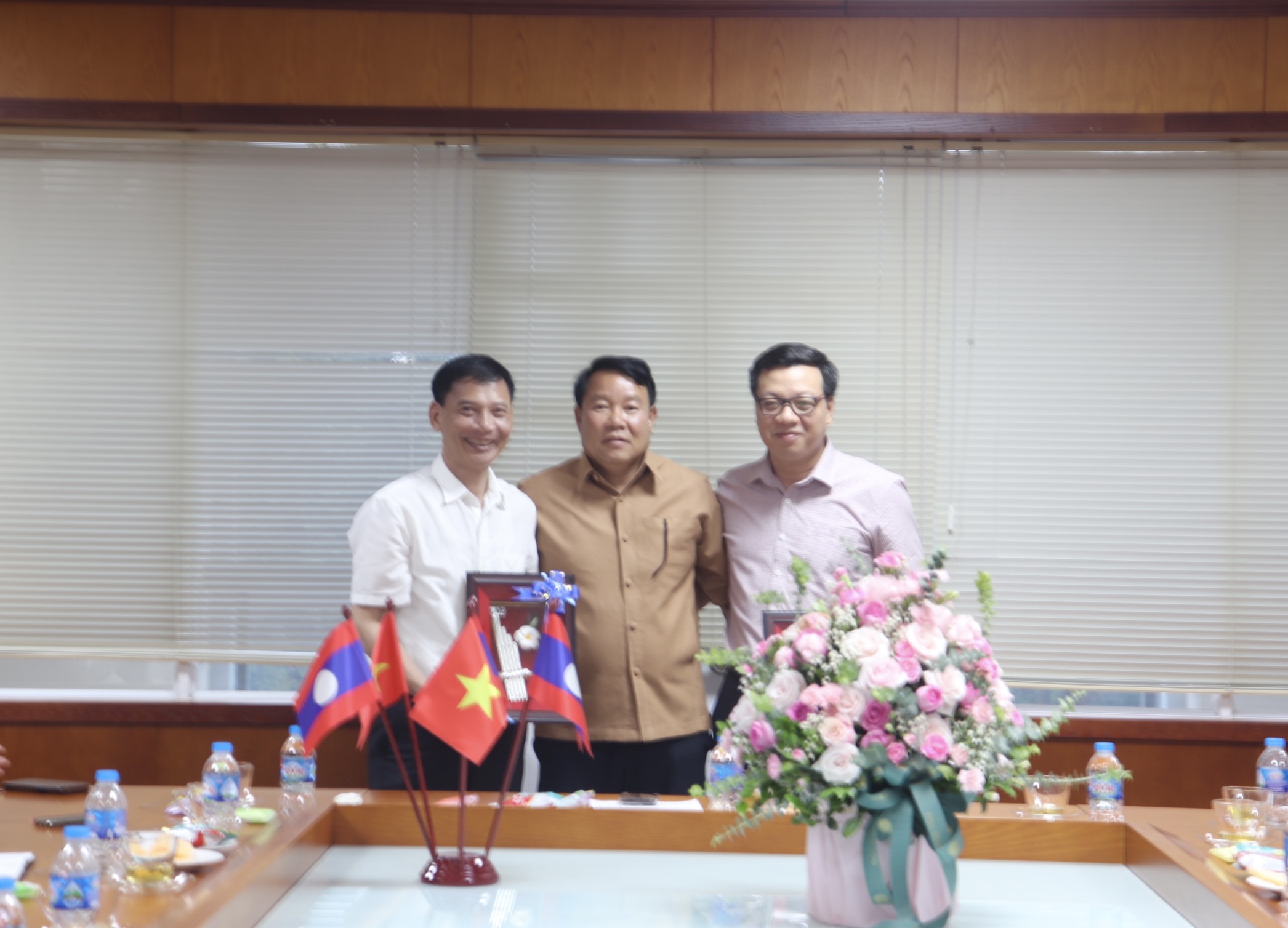 Trường Cán bộ Thanh tra đón tiếp xã giao Đoàn cán bộ Thanh tra Nhà nước Lào