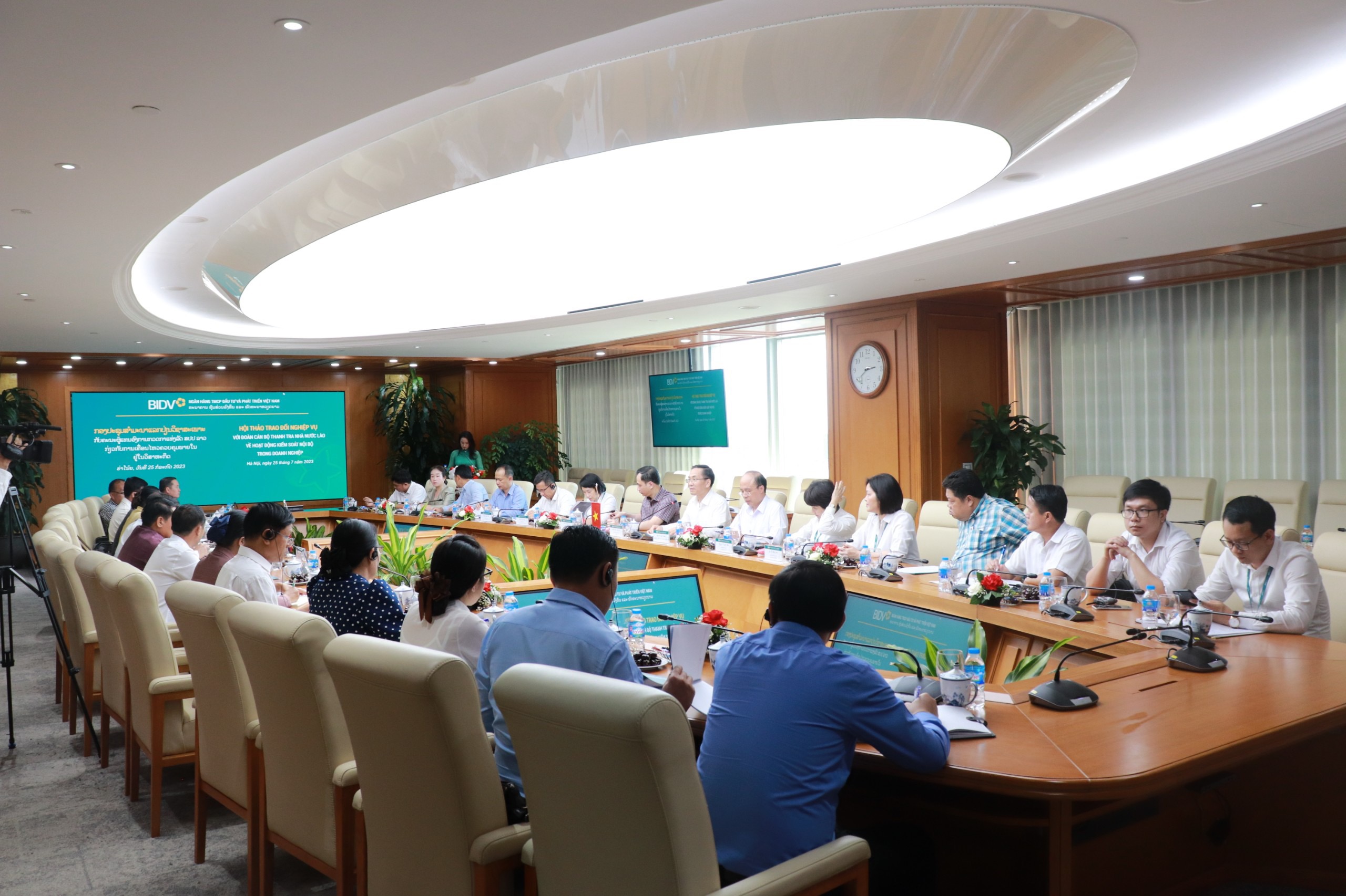 Đoàn Cán bộ Thanh tra Nhà nước Lào làm việc với Ngân hàng BIDV