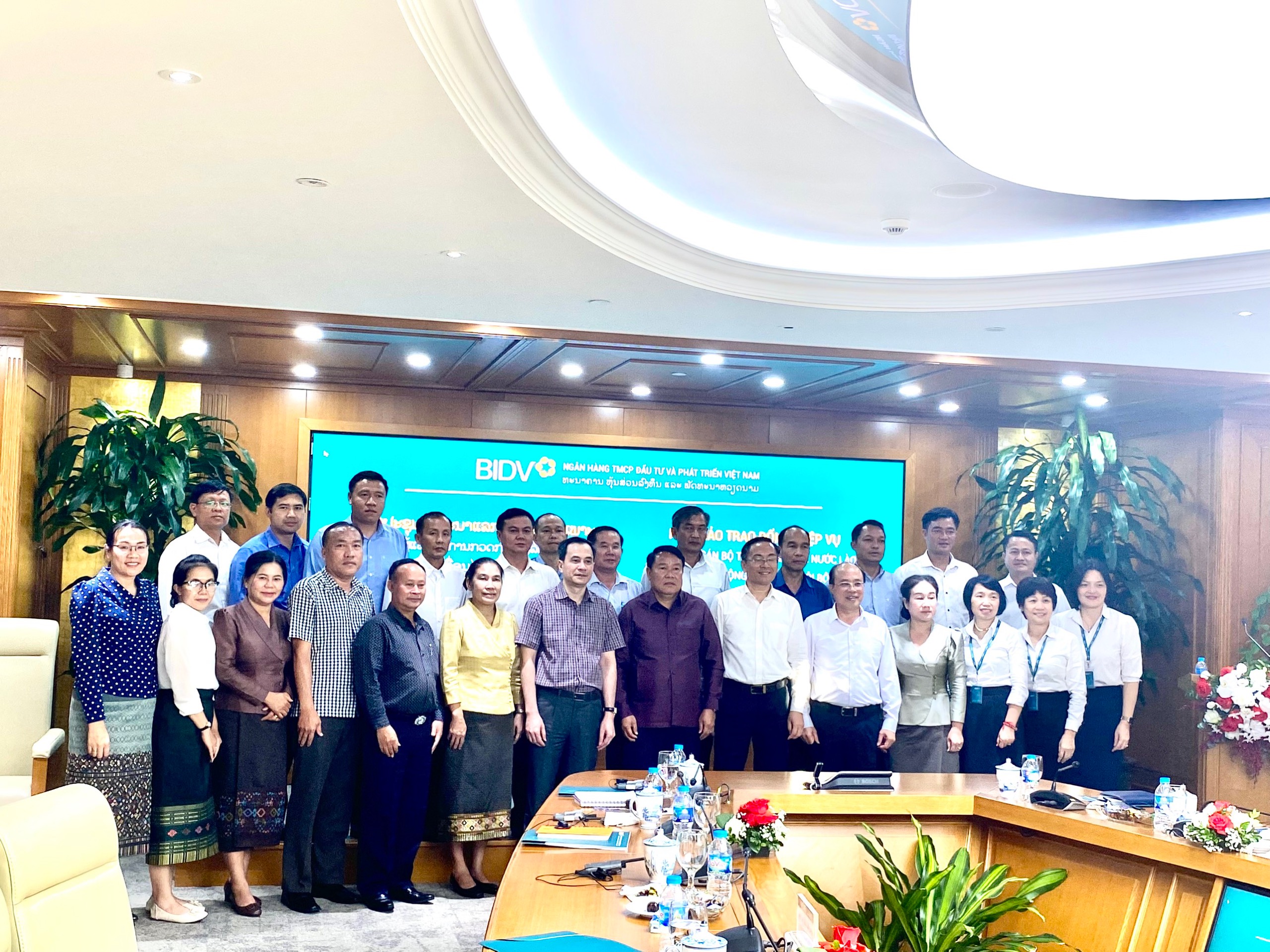 Đoàn Cán bộ Thanh tra Nhà nước Lào làm việc với Ngân hàng BIDV