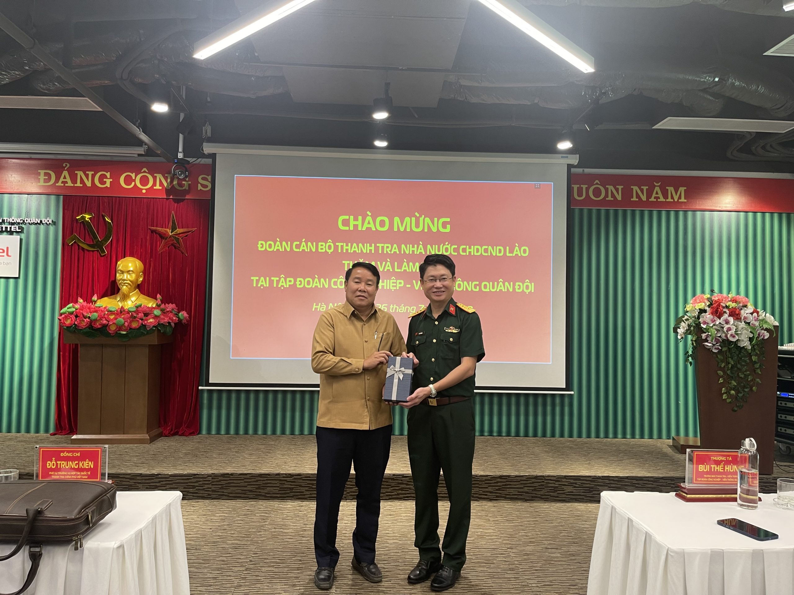 Đoàn Cán bộ Thanh tra Nhà nước Lào đã thăm và làm việc tại Tập đoàn Công nghệ Viễn thông Quân đội Việt Nam (Viettel)