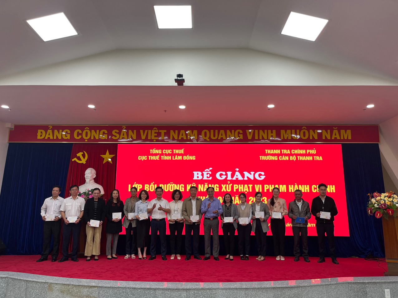 Lễ Bế giảng lớp bồi dưỡng kỹ năng xử phạt vi phạm hành chính khóa 04 năm 2023