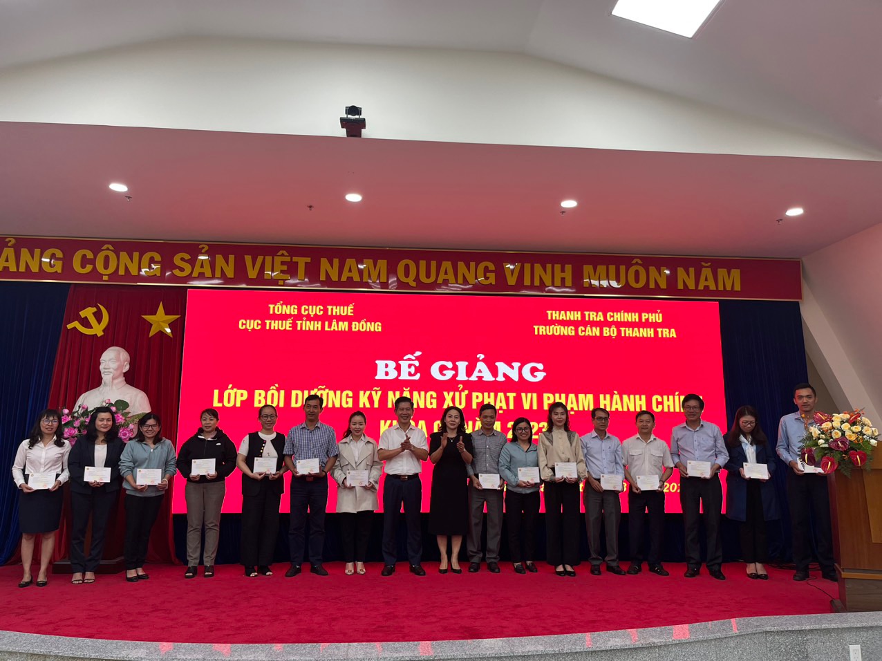 Lễ Bế giảng lớp bồi dưỡng kỹ năng xử phạt vi phạm hành chính khóa 04 năm 2023