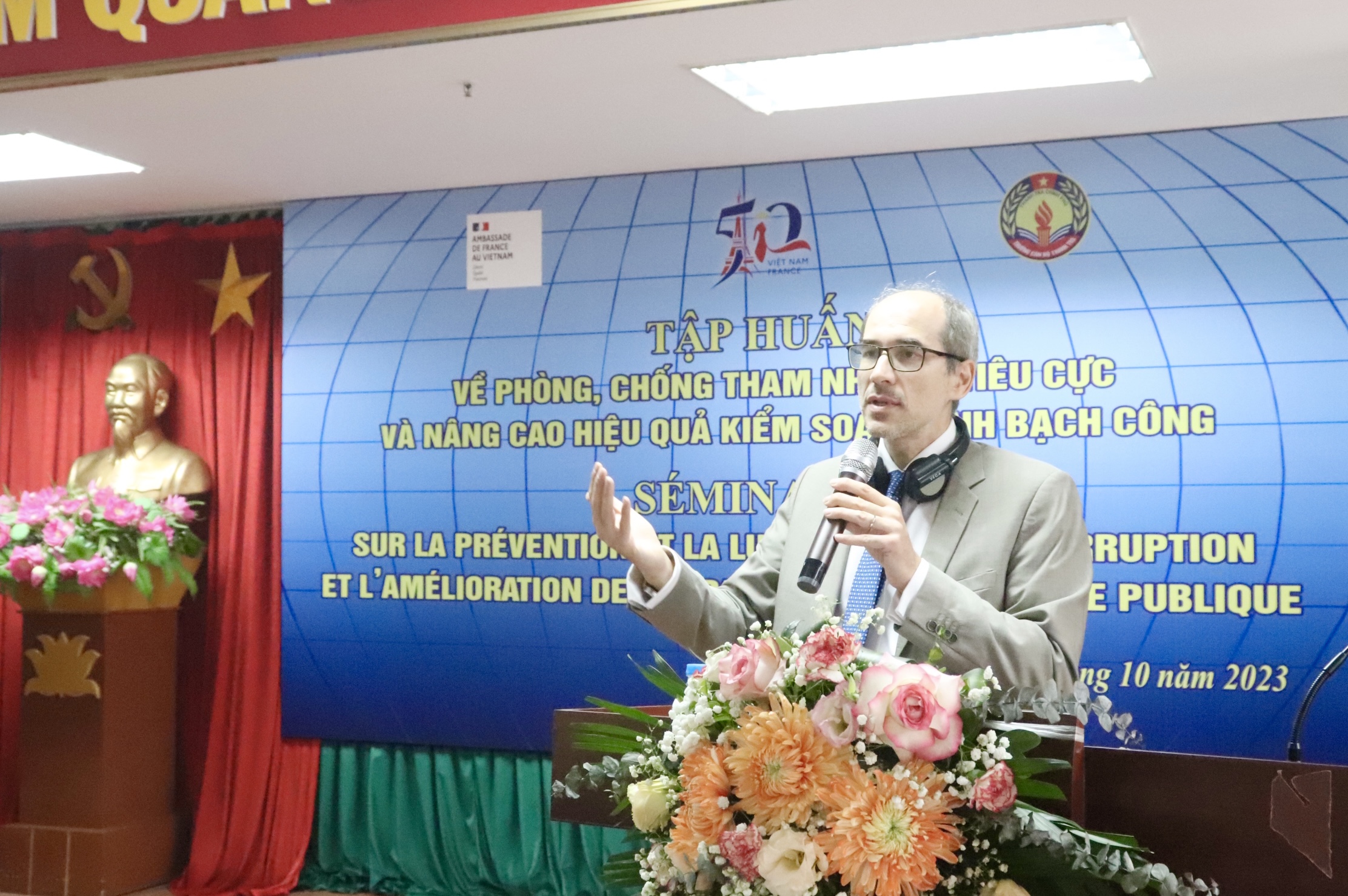 Phòng, chống tham nhũng, tiêu cực và nâng cao hiệu quả kiểm soát minh bạch công