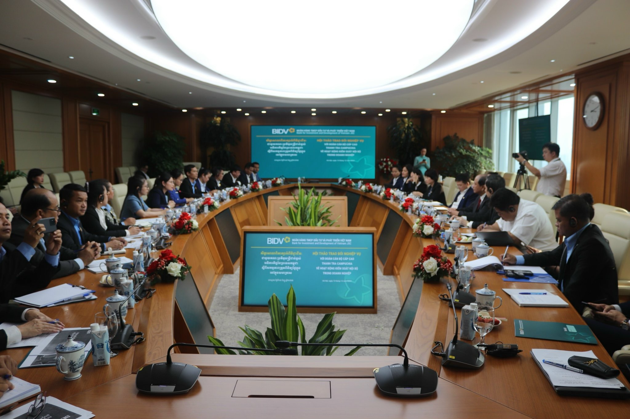 Đoàn cán bộ Thanh tra Campuchia đến thăm và làm việc tại BIDV