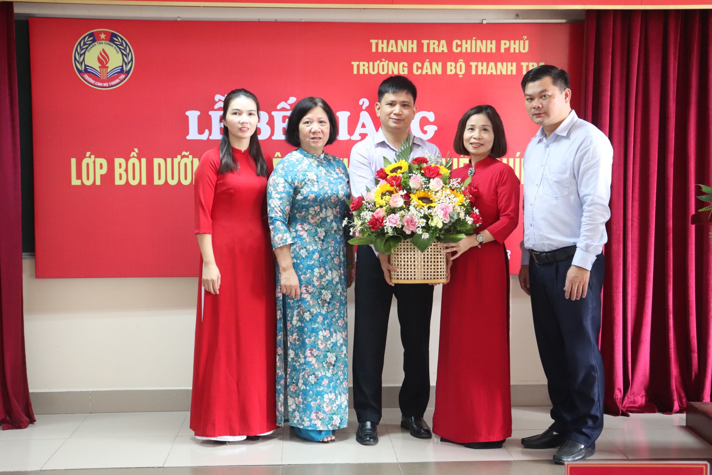 Bế giảng lớp Bồi dưỡng nghiệp vụ Thanh tra viên chính Khóa 14 năm 2023