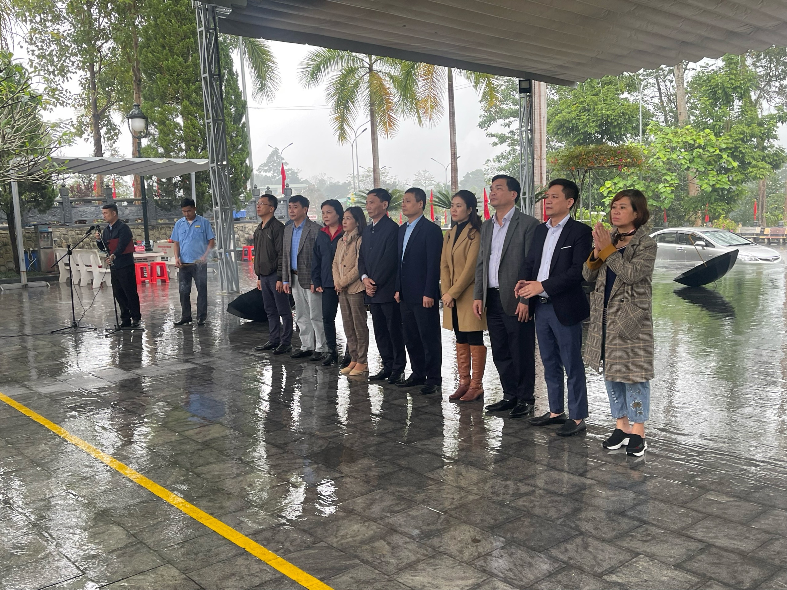 Trường Cán bộ Thanh tra tặng quà khuyến học cho học sinh nghèo vượt khó tại tỉnh Hà Giang