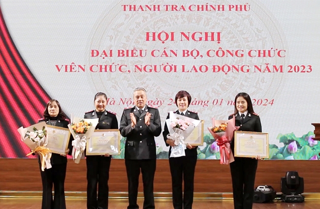 Tiếp tục đoàn kết, phấn đấu hoàn thành xuất sắc mọi nhiệm vụ được giao