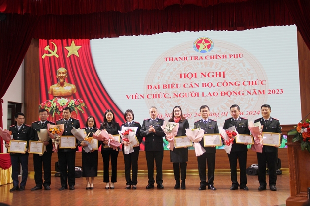 Tiếp tục đoàn kết, phấn đấu hoàn thành xuất sắc mọi nhiệm vụ được giao