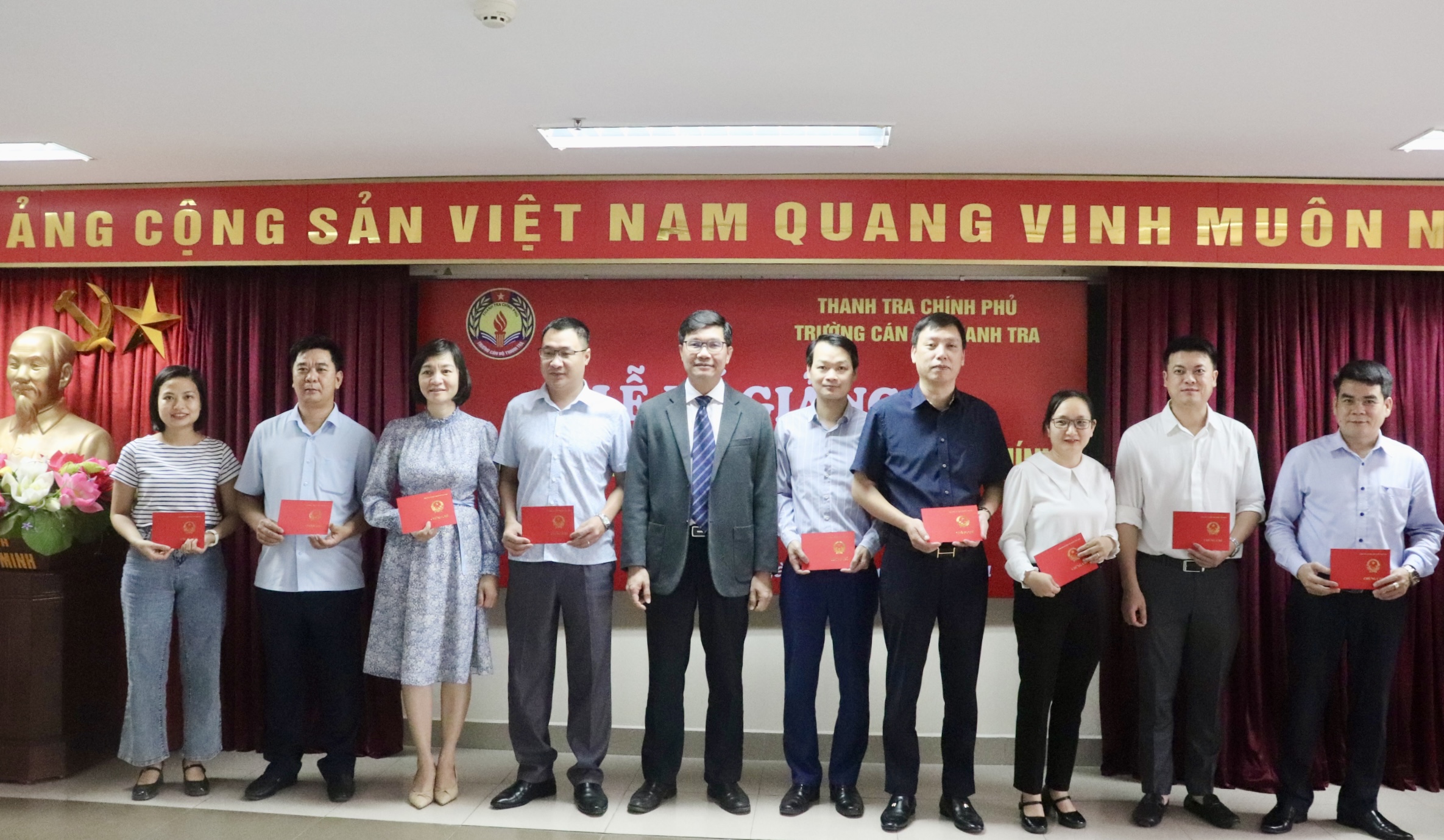 Bế giảng lớp Bồi dưỡng nghiệp vụ Thanh tra viên chính Khóa 02 năm 2024