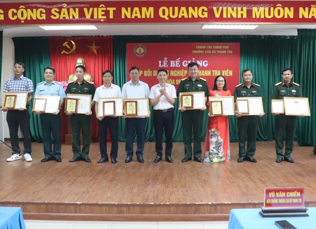 Lễ Bế giảng lớp bồi dưỡng nghiệp vụ thanh tra viên khóa 09 năm 2024