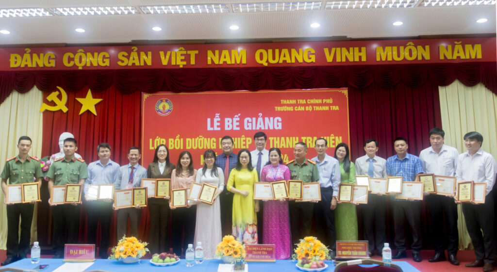 Trường Cán bộ Thanh tra tổ chức Lễ Bế giảng lớp Bồi dưỡng nghiệp vụ Thanh tra viên Khóa 22 năm 2024 tại Trung tâm Đào tạo, bồi dưỡng Nha Trang