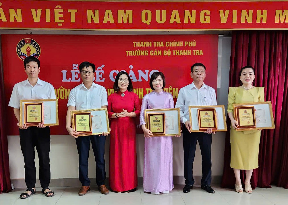 Bế giảng lớp Bồi dưỡng nghiệp vụ thanh tra viên chính Khóa 17 năm 2024