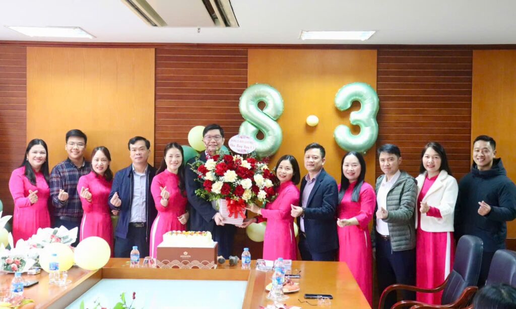 Kỷ niệm 115 năm ngày Quốc tế phụ nữ (08/3/1910 – 08/3/2025), 1985 năm khởi nghĩa Hai Bà Trưng (40-2025) và hưởng ứng “Tuần lễ Áo dài” do Tổng Liên đoàn Lao động Việt Nam phát động