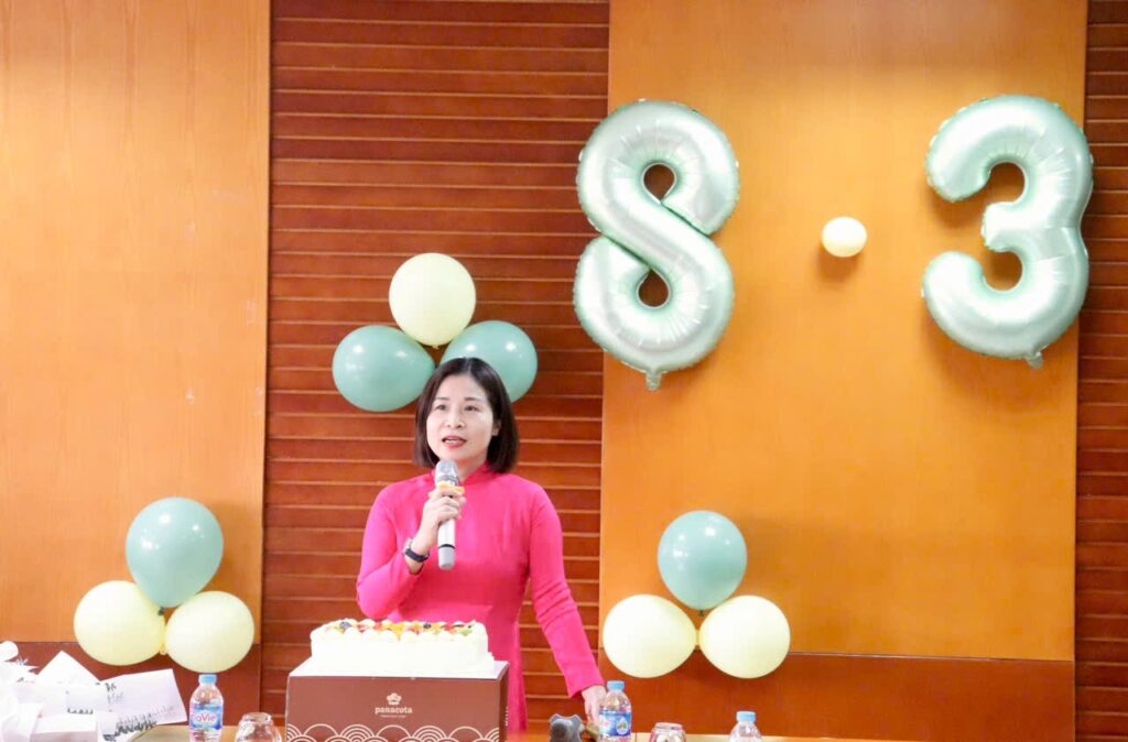 Kỷ niệm 115 năm ngày Quốc tế phụ nữ (08/3/1910 – 08/3/2025), 1985 năm khởi nghĩa Hai Bà Trưng (40-2025) và hưởng ứng “Tuần lễ Áo dài” do Tổng Liên đoàn Lao động Việt Nam phát động