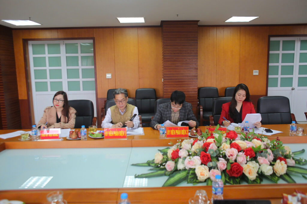 Hội đồng thẩm định thuyết minh đề tài khoa học cấp trường 