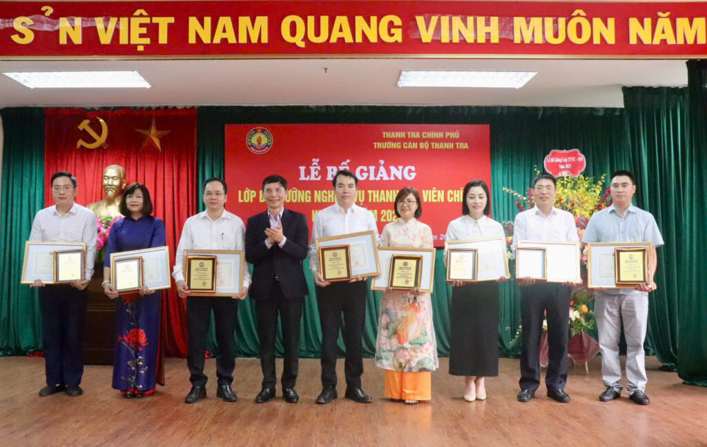 Bế giảng lớp Bồi dưỡng nghiệp vụ thanh tra viên chính Khóa 01 năm 2025