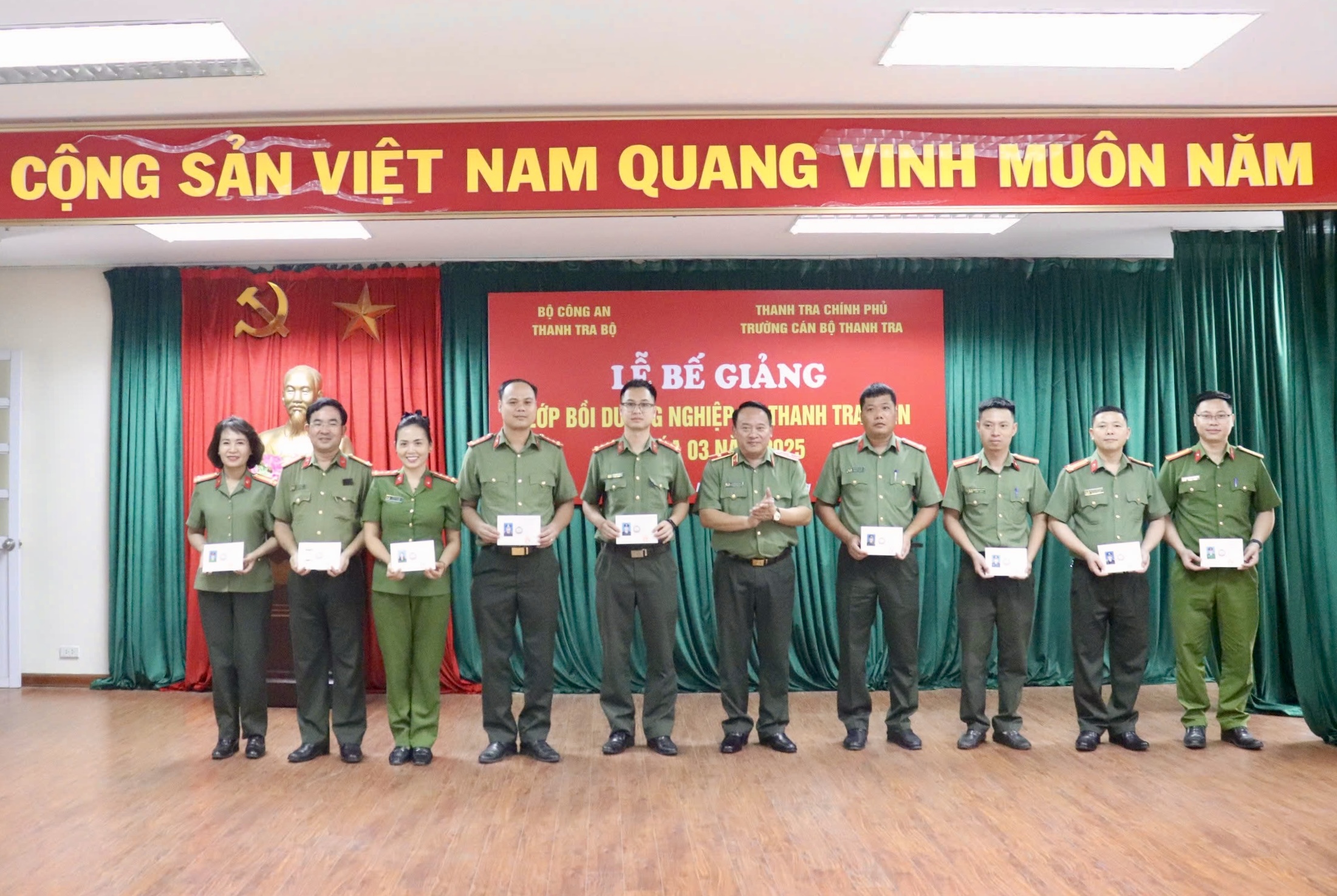 Lễ Bế giảng lớp Bồi dưỡng nghiệp vụ thanh tra viên Khóa 03 năm 2025