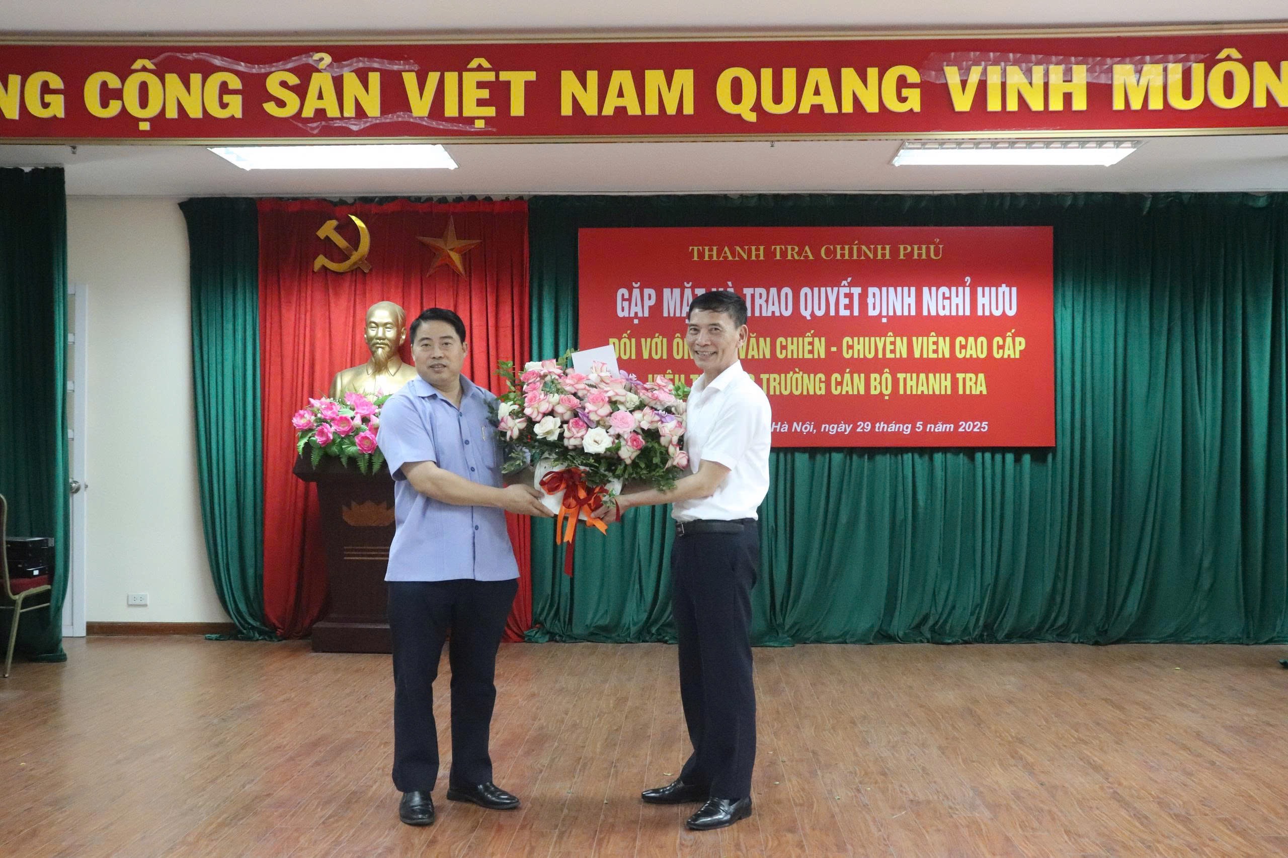Thanh tra Chính phủ trao quyết định nghỉ hưu đối với thầy Vũ Văn Chiến, Thanh tra viên cao cấp, Hiệu trưởng Trường Cán bộ Thanh tra