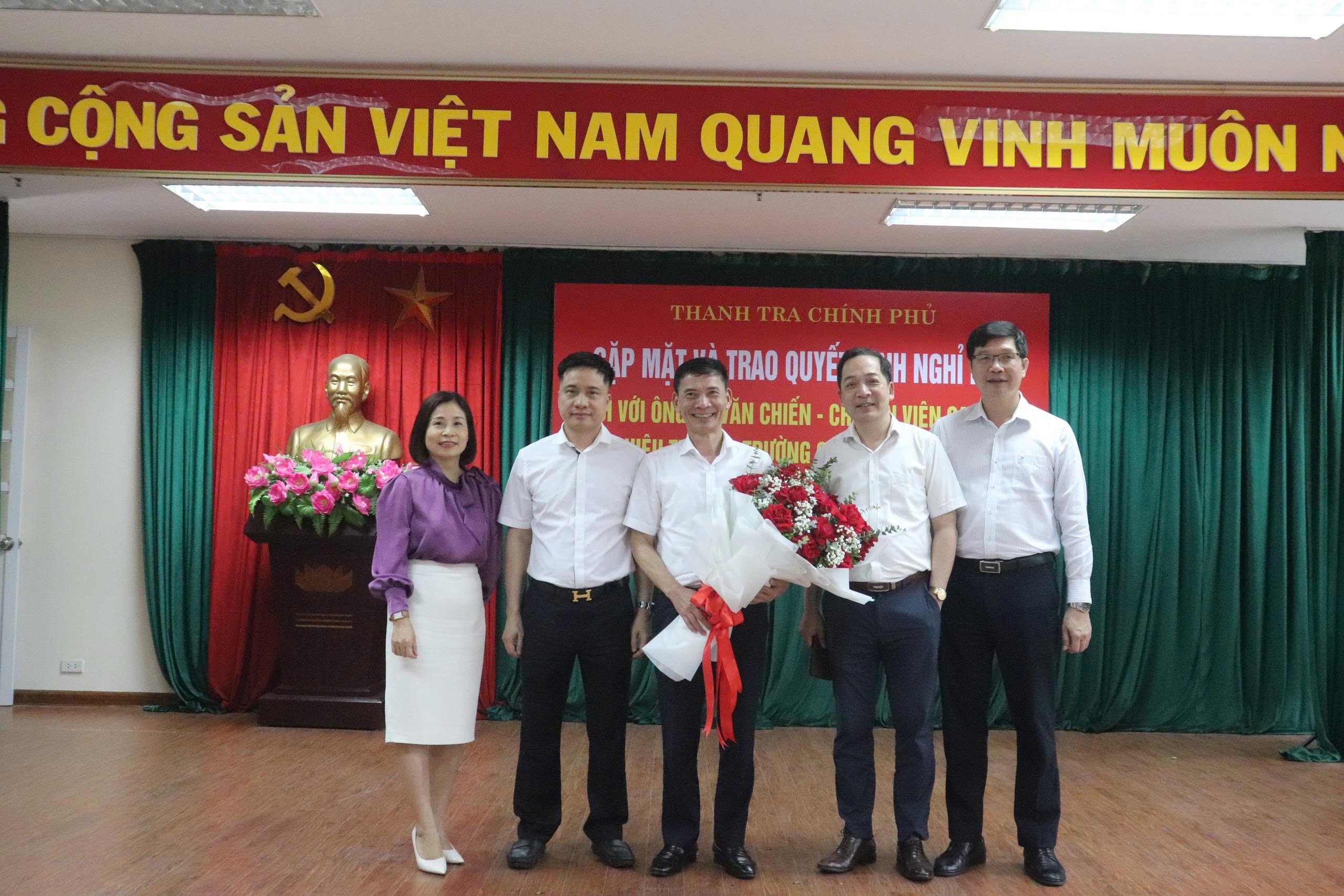 Thanh tra Chính phủ trao quyết định nghỉ hưu đối với thầy Vũ Văn Chiến, Thanh tra viên cao cấp, Hiệu trưởng Trường Cán bộ Thanh tra