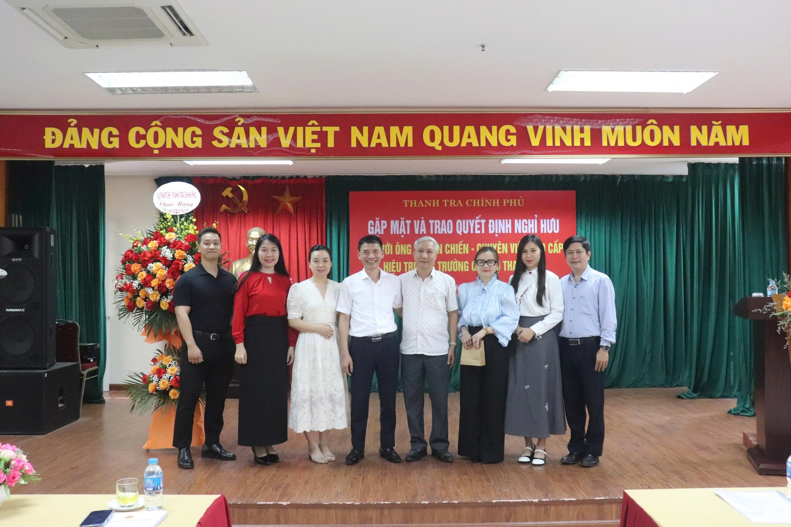 Thanh tra Chính phủ trao quyết định nghỉ hưu đối với thầy Vũ Văn Chiến, Thanh tra viên cao cấp, Hiệu trưởng Trường Cán bộ Thanh tra