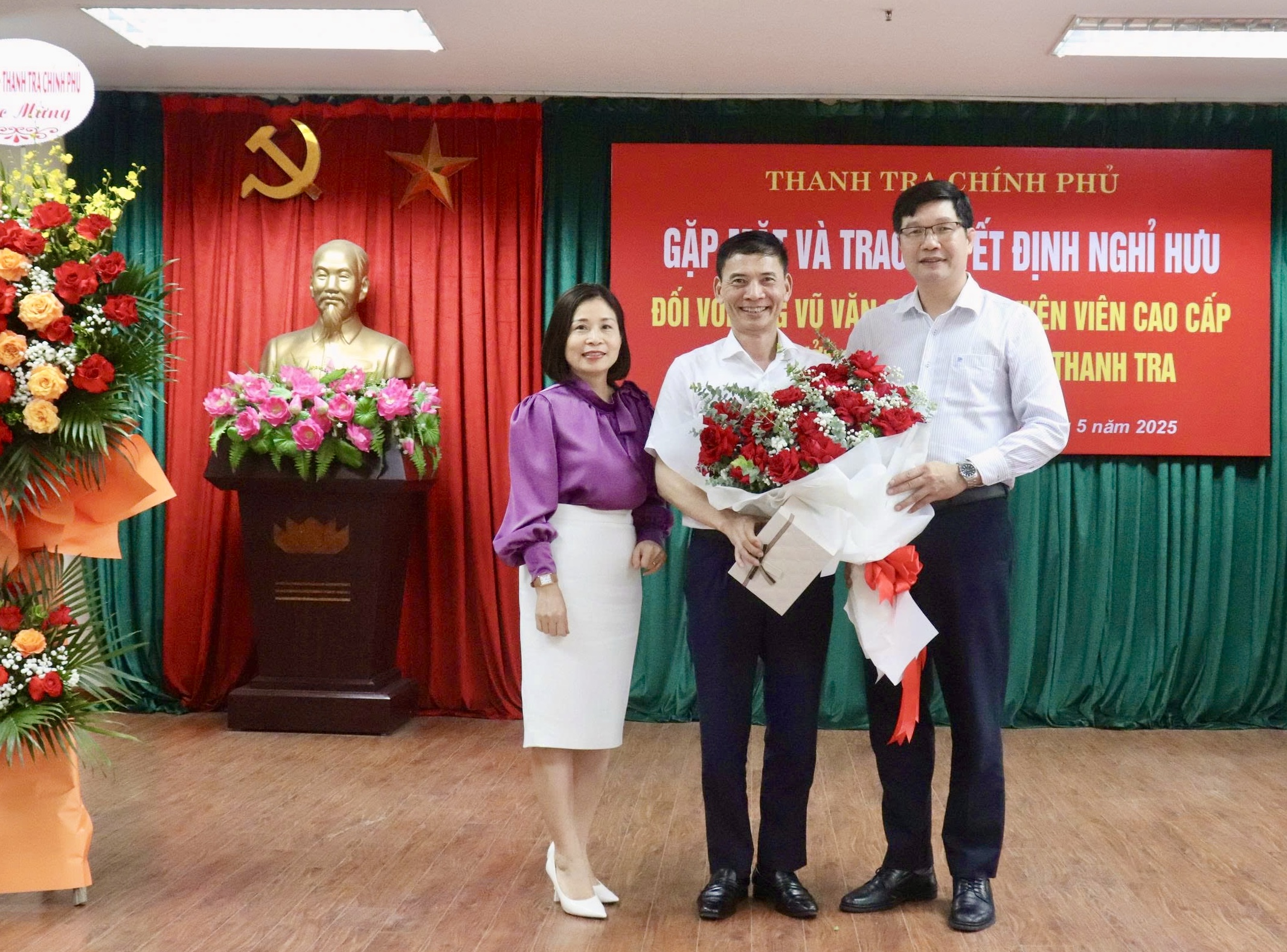 Thanh tra Chính phủ trao quyết định nghỉ hưu đối với thầy Vũ Văn Chiến, Thanh tra viên cao cấp, Hiệu trưởng Trường Cán bộ Thanh tra