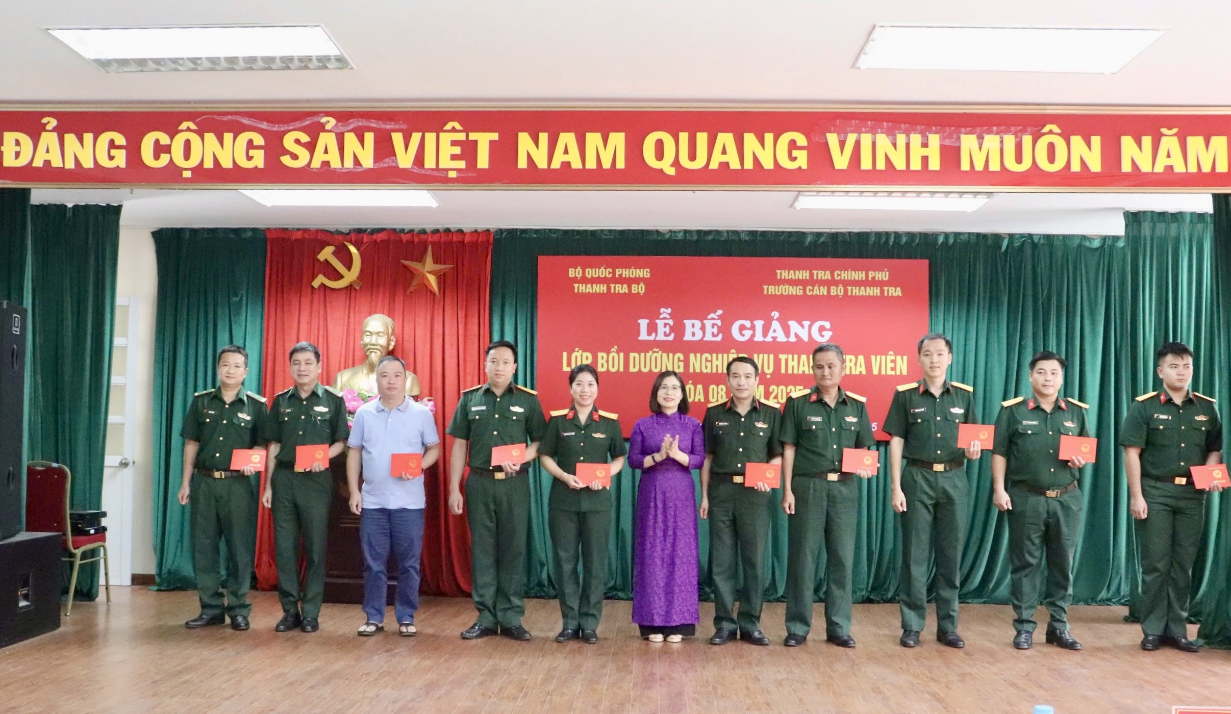 Bế giảng lớp bồi dưỡng nghiệp vụ thanh tra viên khóa 08 năm 2025