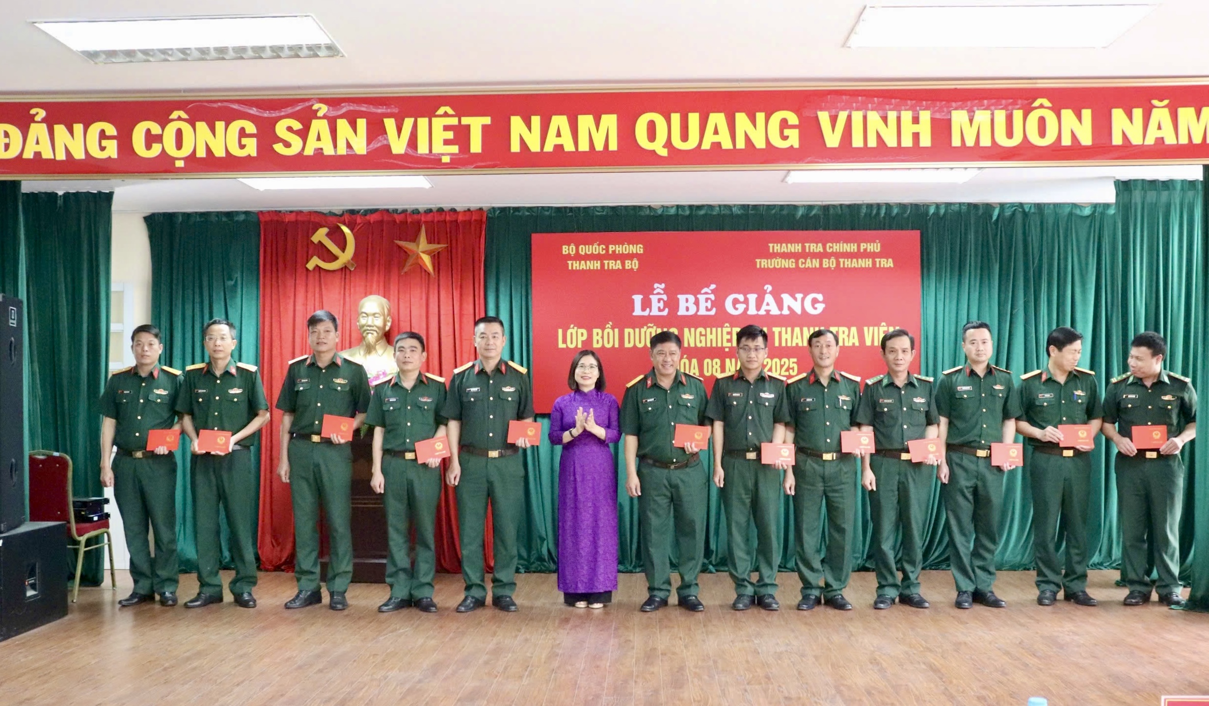 Bế giảng lớp bồi dưỡng nghiệp vụ thanh tra viên khóa 08 năm 2025