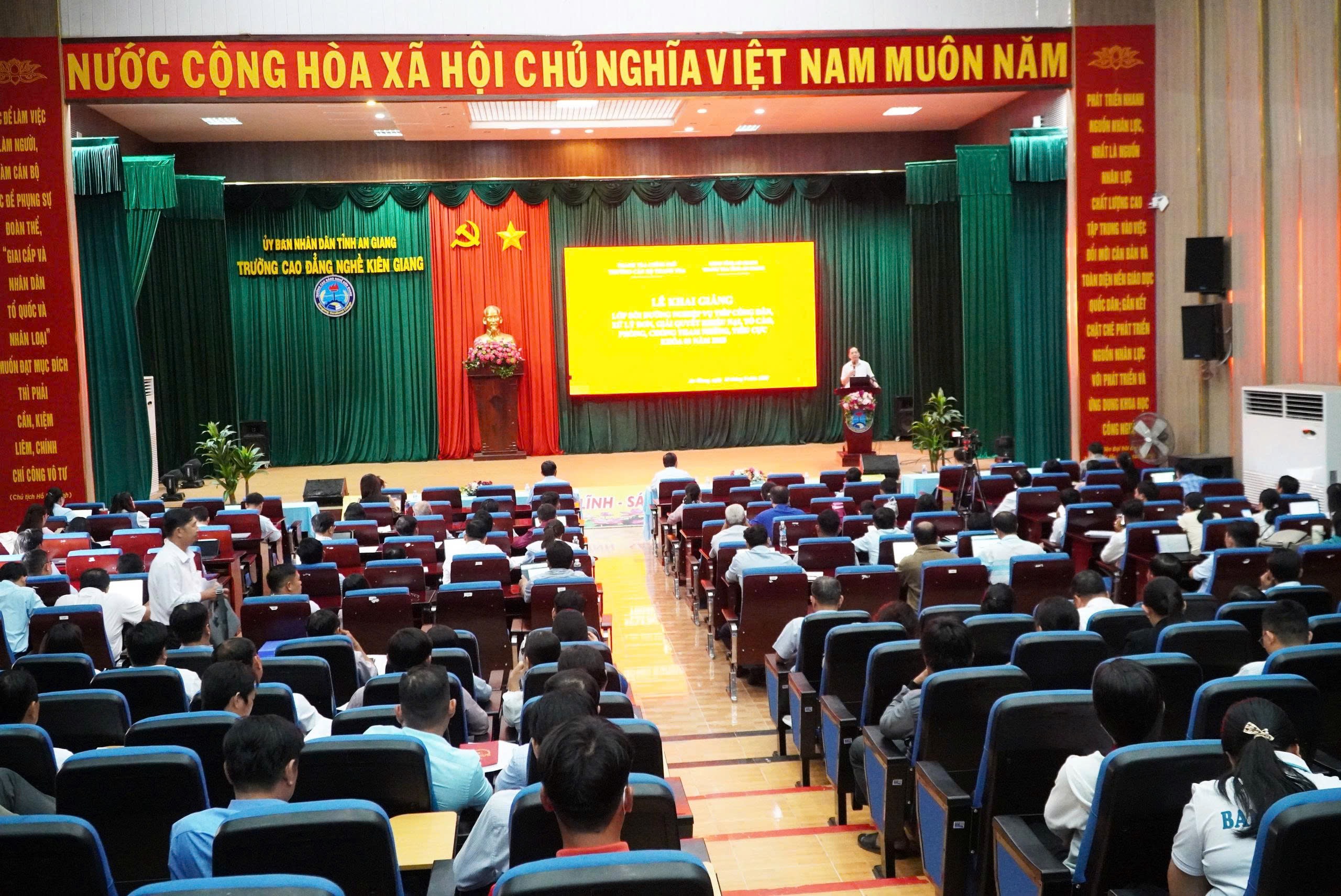 Bồi dưỡng nghiệp vụ chuyên sâu – cấp thiết và phù hợp trong tình hình mới