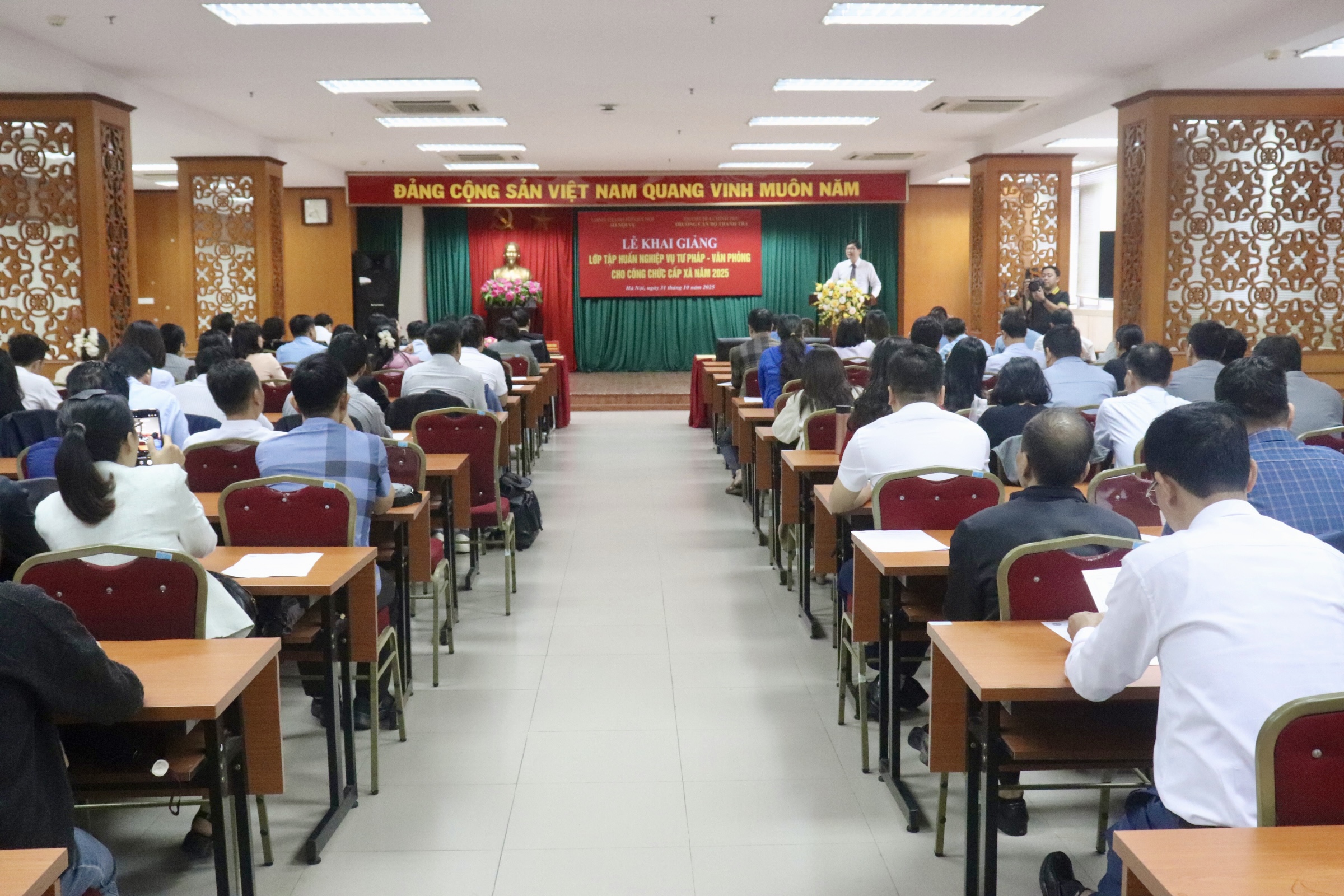 Khai giảng lớp tập huấn nghiệp vụ lĩnh vực Tư pháp – Văn phòng cho công chức cấp xã tại Hà Nội