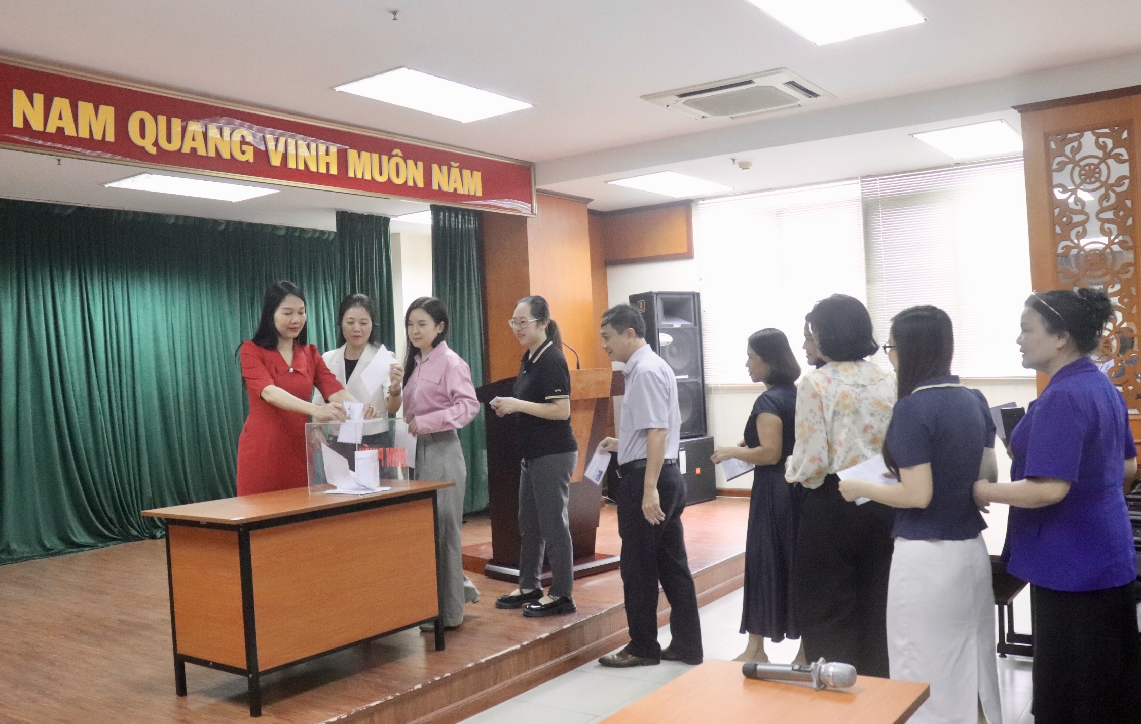 Trường Cán bộ thanh tra phát động ủng hộ đồng bào bị thiệt hại do cơn bão số 10 (Bualoi)