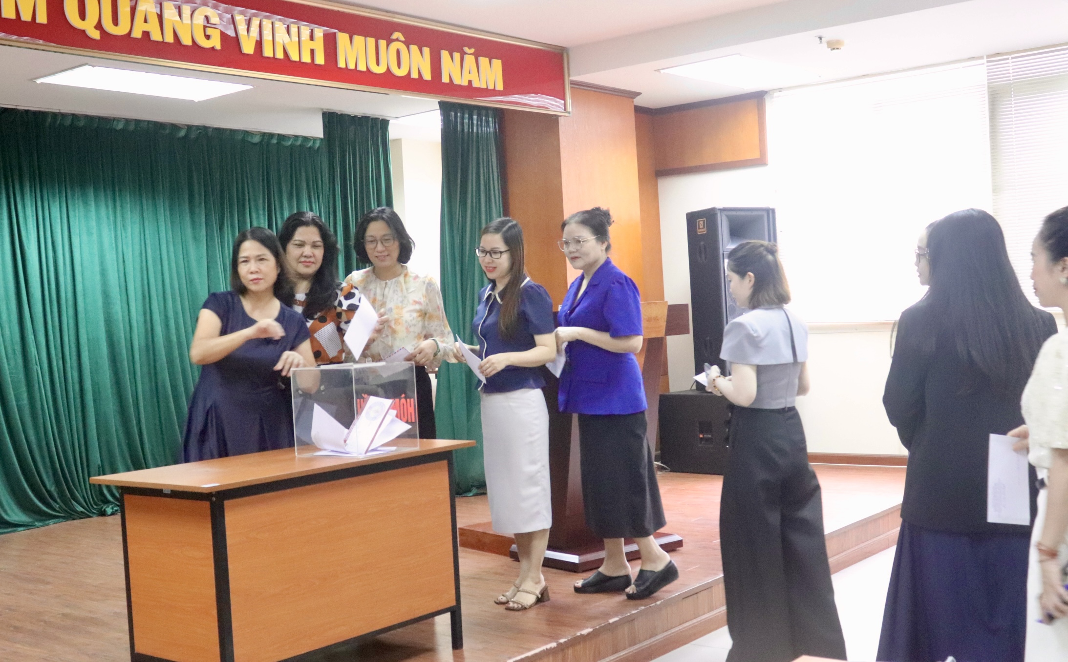 Trường Cán bộ thanh tra phát động ủng hộ đồng bào bị thiệt hại do cơn bão số 10 (Bualoi)