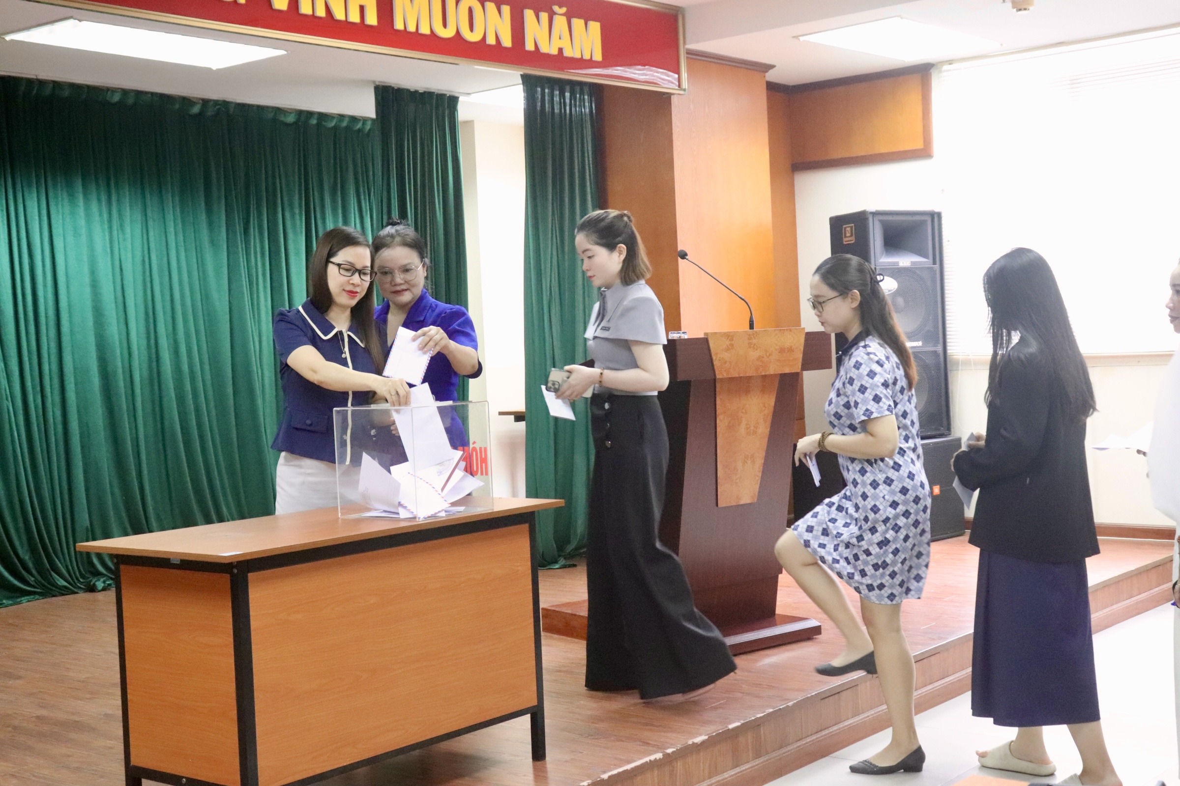 Trường Cán bộ thanh tra phát động ủng hộ đồng bào bị thiệt hại do cơn bão số 10 (Bualoi)