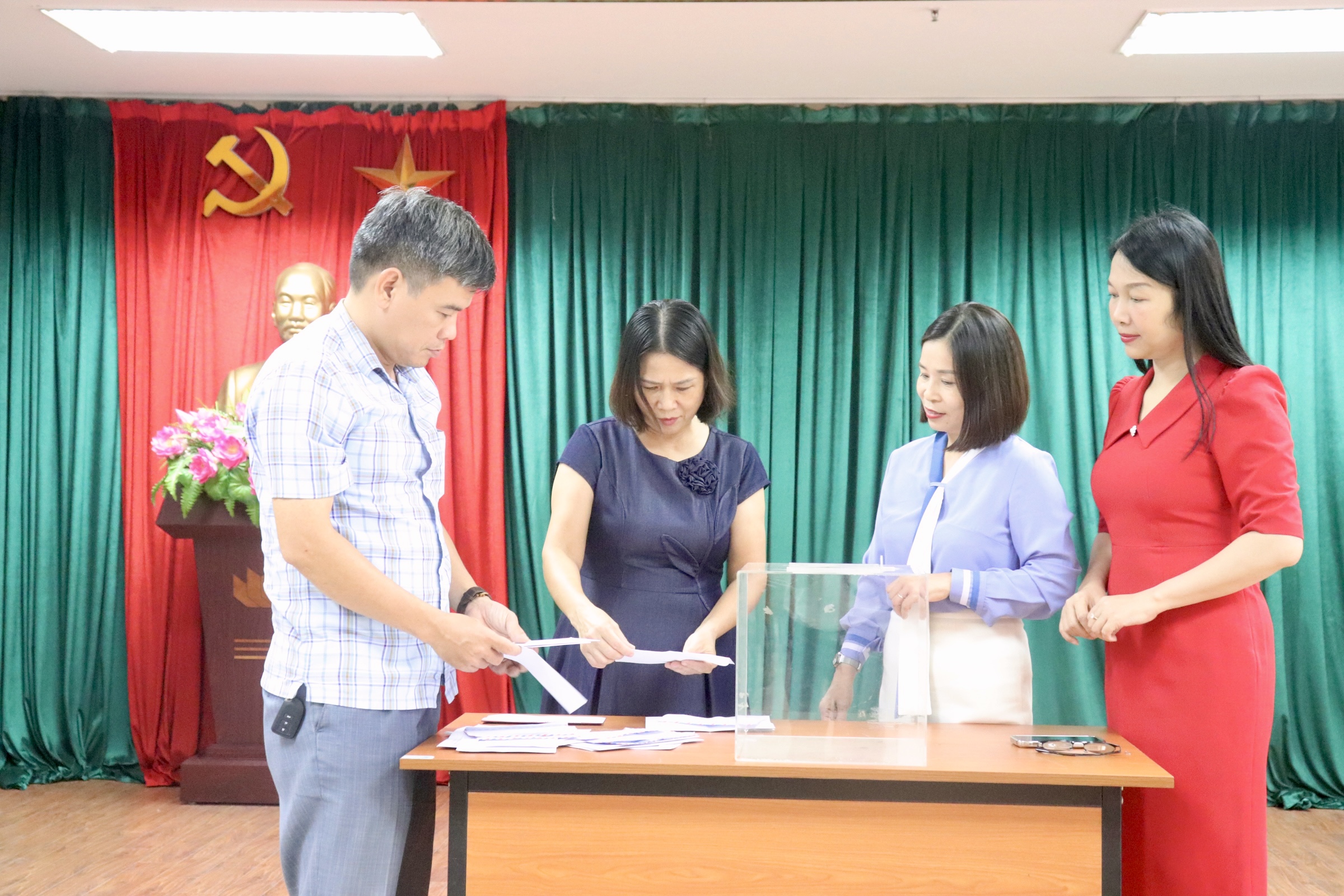 Trường Cán bộ thanh tra phát động ủng hộ đồng bào bị thiệt hại do cơn bão số 10 (Bualoi)