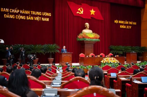 Trung ương Đảng họp mỗi năm 2 lần, khi cần thiết Bộ Chính trị quyết định triệu tập hội nghị
