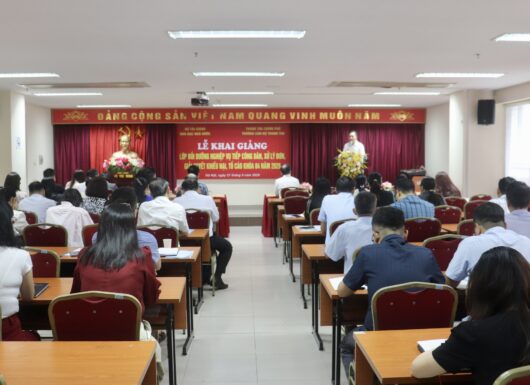 Hơn 60 cán bộ Kho bạc Nhà nước tham gia lớp bồi dưỡng nghiệp vụ tiếp công dân